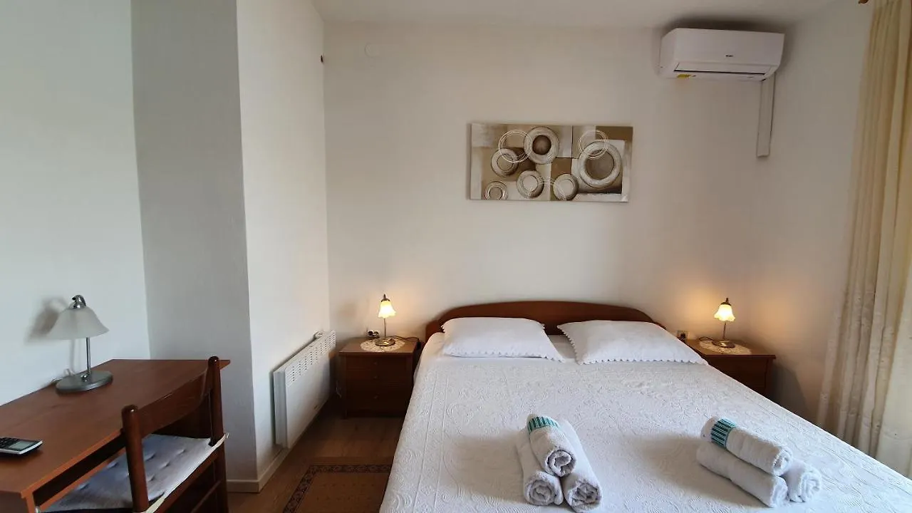 Apartments Desa - Only For Families Pag Town 0*,
