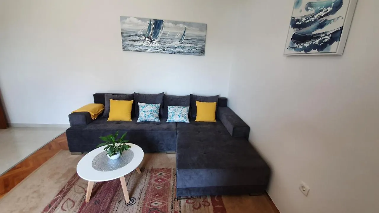 Apartments Desa - Only For Families Паг