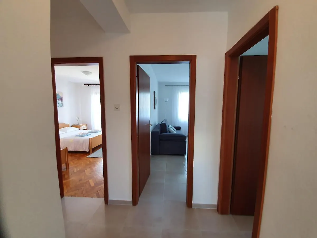 Apartments Desa - Only For Families Паг