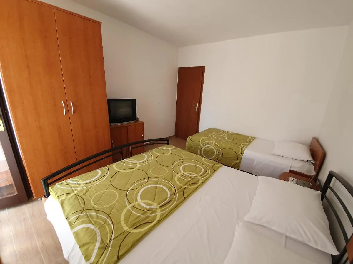 Apartments Desa - Only For Families Паг
