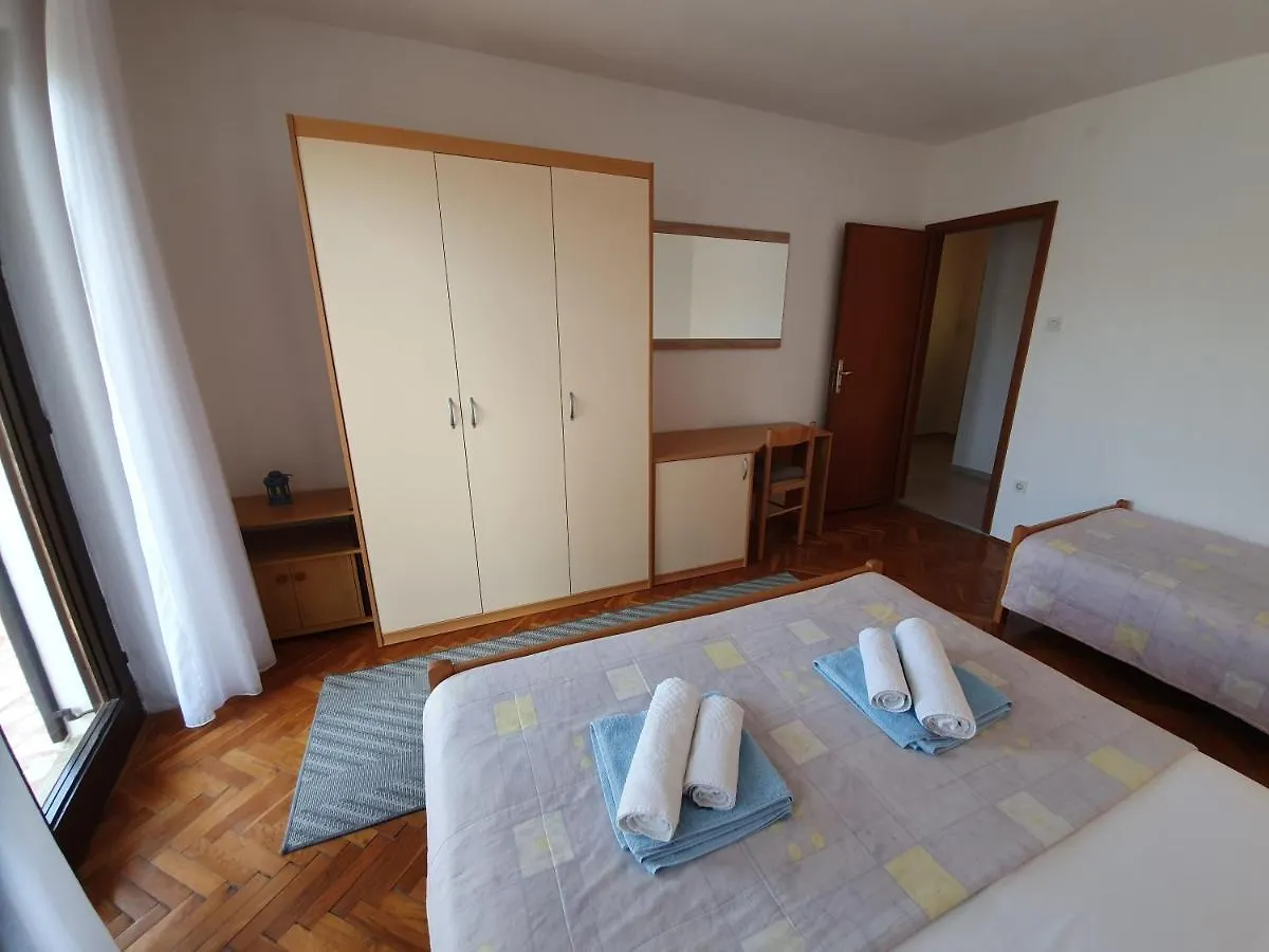 Apartments Desa - Only For Families Паг