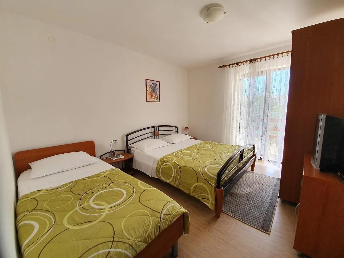 Apartments Desa - Only For Families Паг